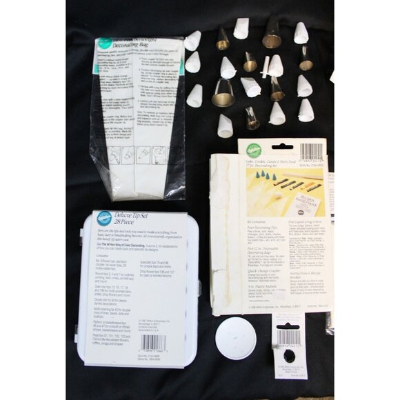 81 Pc Cake and Cookie Decorating Lot Featherweight Bag Steel Plastic Tips Tools - Picture 6 of 8